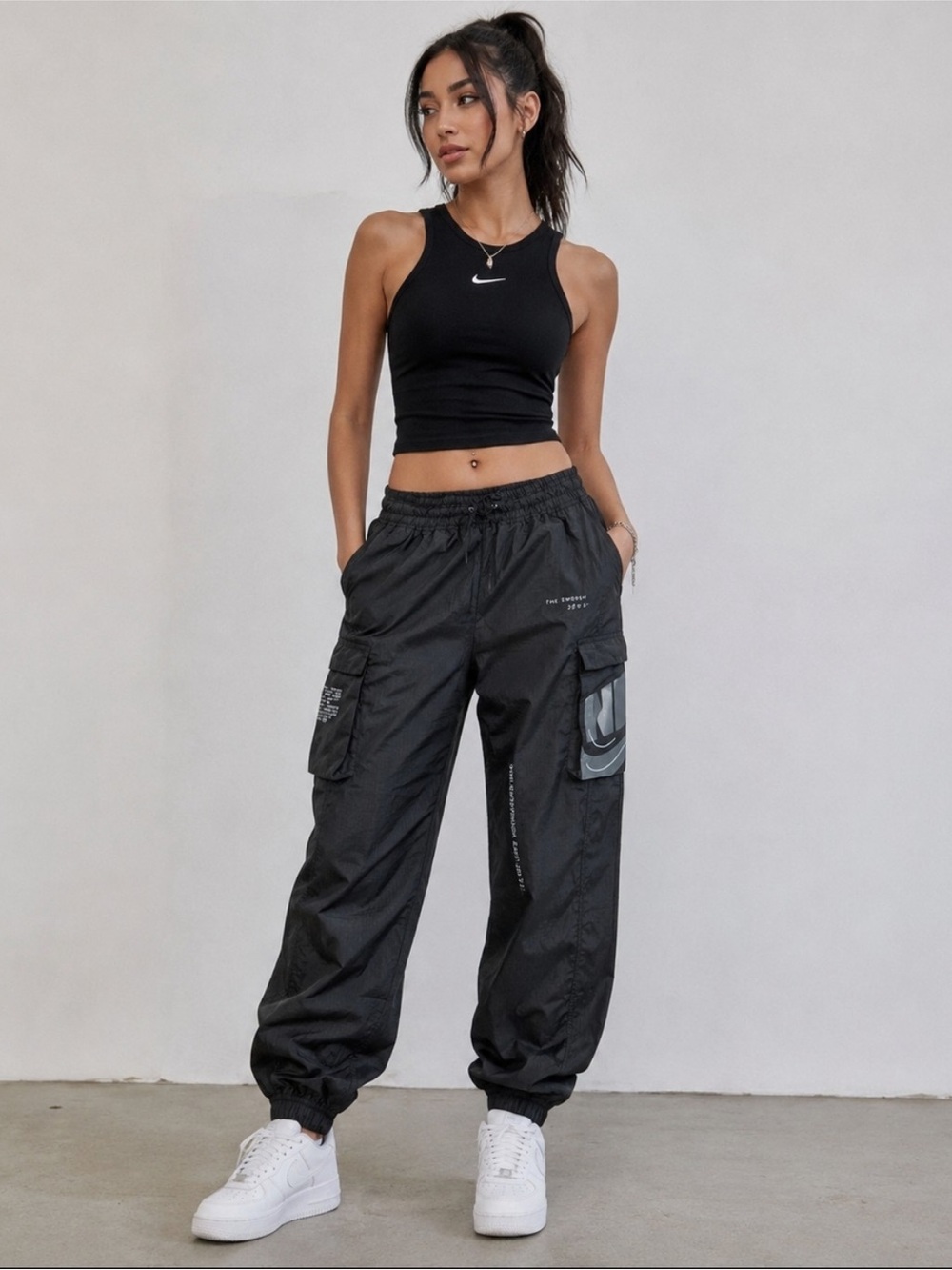 Nike Women’s The Swoosh Triple Swoosh 23.5 Windbreaker Jogger Pants High Rise XS